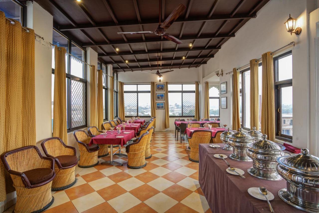 Sai Palace Hotel Удайпур Екстериор снимка